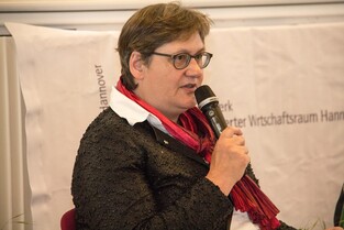 Podiumsdiskussion - Erste Stadträtin (LH Hannover) sowie Wirtschafts- und Umweltdezernentin Sabine Tegtmeyer-Dette.